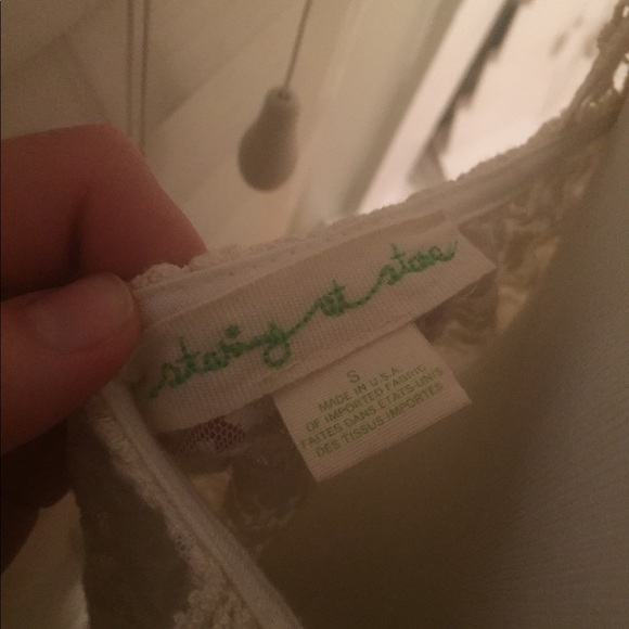 Beautiful lace tank - Picture 4 of 4